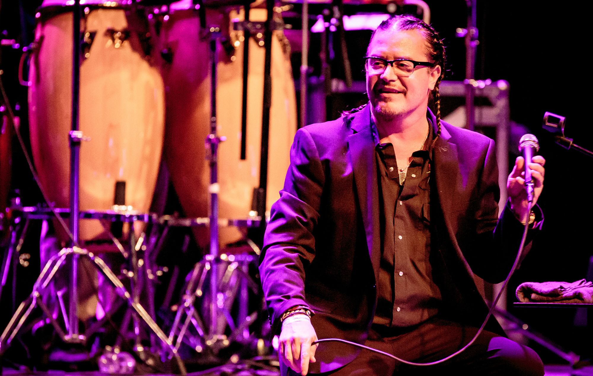 Mike Patton performs live
