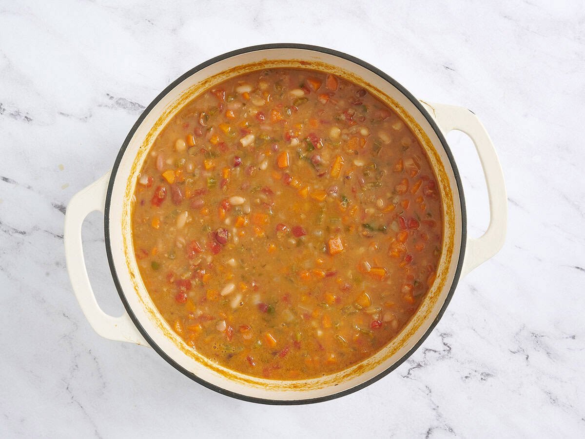 Finished 15 bean soup in a pan.