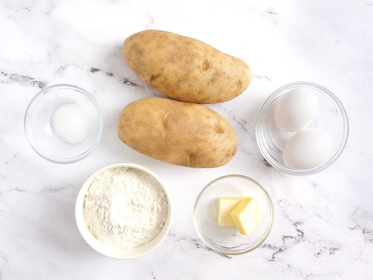 Ingredients to make potato gnocchi.
